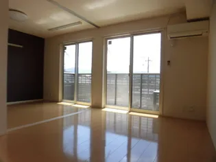 プラウド年見【2階】の居間