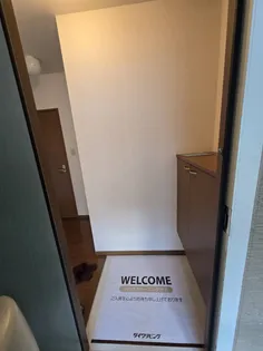 TKIフラット B棟【2階】の玄関