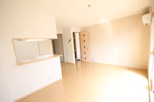 マルクイーン A棟【1階】の居間