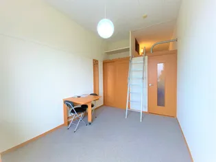 レオパレス千楽【204号室】の居間