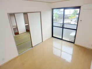 ファミール小春の里 D棟【2階】の内装