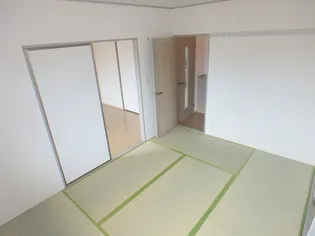 ファミール小春の里 D棟【2階】の内装