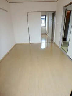 ファミール小春の里 D棟【2階】の居間