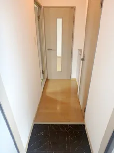 ファミール小春の里 D棟【2階】の玄関