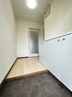 TKH−Ⅱ【301号室】の玄関