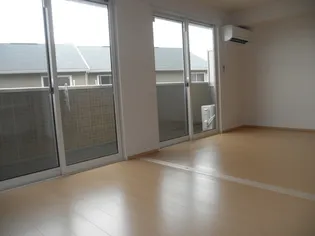 ベルヴュー A棟【2階】の居間