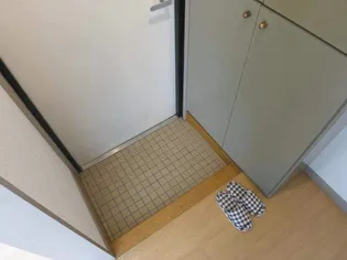 21コスモス恒久【304号室】の玄関