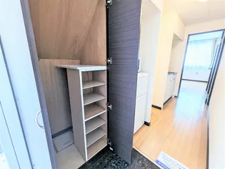 レオネクスト桜【104号室】の玄関