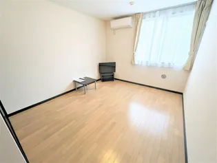 レオネクスト桜【104号室】の居間