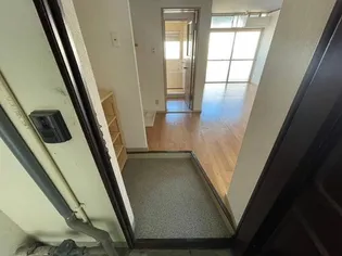 ノムラビル【501号室】の玄関