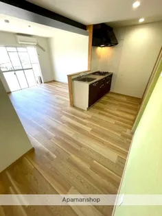 ストークマンション【302号室】の居間