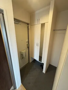 ロゼ トレフル B棟【2階】の玄関