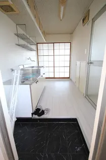 フレンドマンション【303号室】の玄関