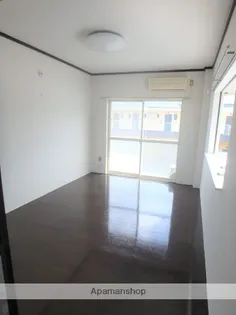 オリーブ【2階】の内装