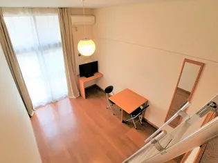 レオパレス清水【302号室】の居間