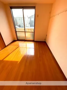 シャイニーウイング【B102号室】の内装