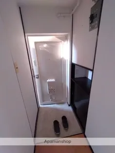 山春ビル霧島【4階】の玄関