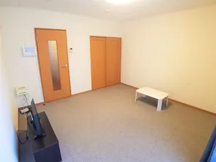 レオパレス橘【201号室】の居間