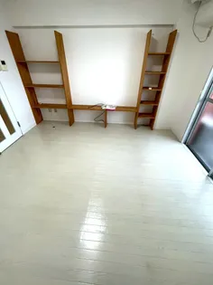 しおんビル【503号室】の居間