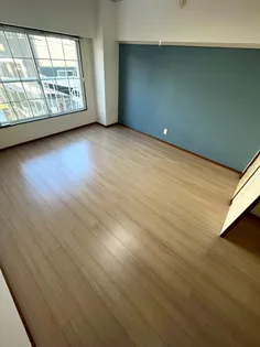 ヴィクトワール船塚【2階】の居間