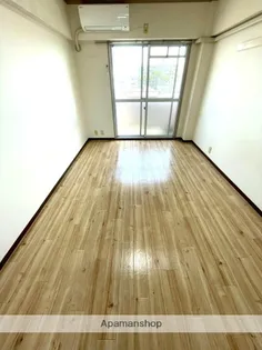 プチメゾン大淀【702号室】の居間