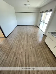 山春ビル霧島【4階】の居間