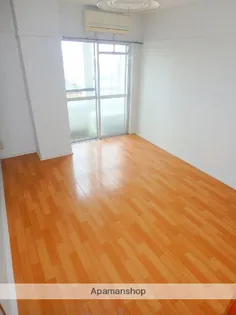 第五渡辺ビル【402号室】の居間