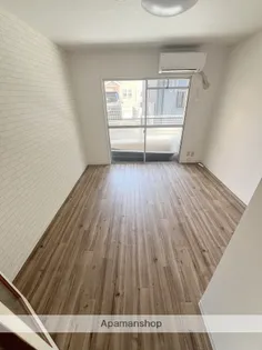 ライヴリー加納【211号室】の居間