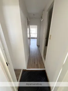 ライヴリー加納【211号室】の玄関