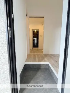 NANA B棟【1階】の玄関