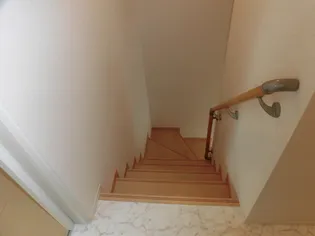 ディールーム・ハル鶴島【2階】の内装