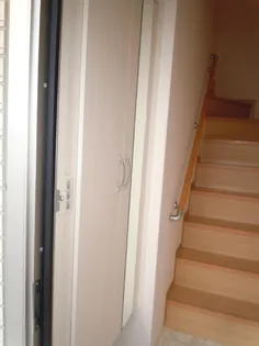 ディールーム・ハル鶴島【2階】の玄関