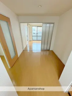 バリュージュM【202号室】の居間