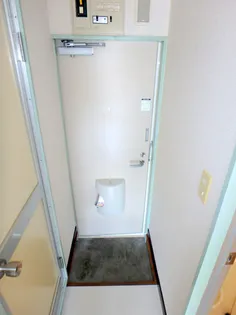 ヴィブレ【2階】の玄関