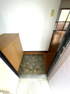 ニューサンシャインビル【3階】の玄関