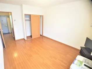 レオパレス浜川田【105号室】の居間