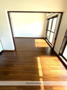 レジデンス長峰【103号室】の居間