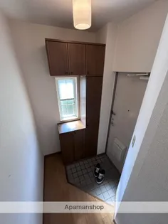 サンスカイ草葉A【201号室】の玄関