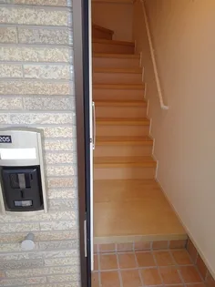 メロウ ヴィラ Ⅱ【2階】の玄関