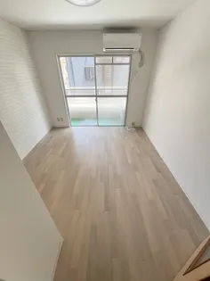 ライヴリー加納【212号室】の居間