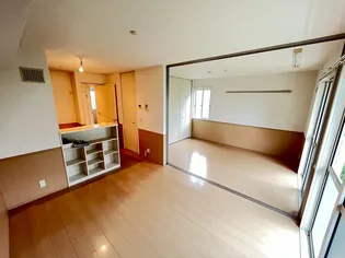 プレジオ南恒久【2階】の居間