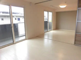 グランシャリオ B棟【3階】の居間