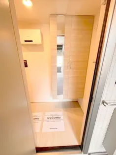 DーRESENAKJ【3階】の玄関