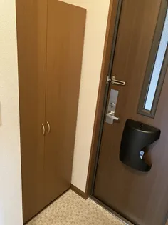 エスポアール日ノ出 B棟【2階】の玄関