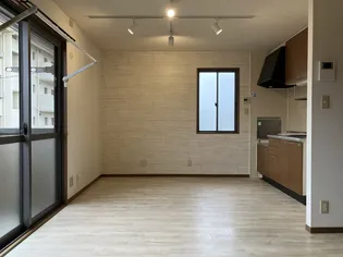 エスポアール日ノ出 B棟【2階】の居間