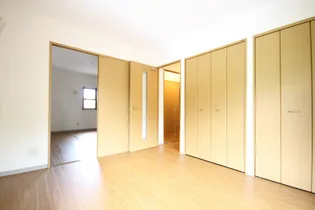 パークサイドひえだ【3階】の居間