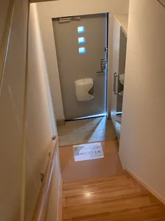 メイ・ピース【2階】の玄関