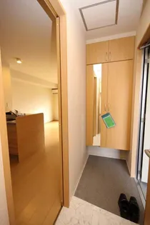 ル・グラン花繰 Ⅰ【2階】の玄関