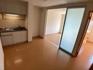 トライ アクシスA【1階】の居間