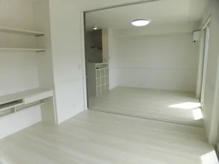 セジュールグレイス A棟【1階】の居間